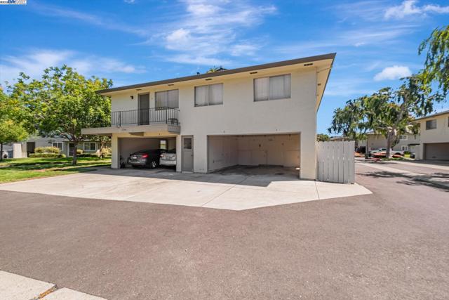 2141 Swan Ct, Union City CA: https://media.crmls.org/mediaz/91f21cfd-9c54-4fd5-923c-7546af698c5a.jpg