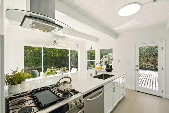 747 De Soto Drive, Palo Alto CA: https://media.crmls.org/mediaz/91f29907-030f-47bf-8ec8-7e6d06b98a89.jpg