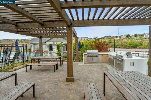 33105 Via Vicenza, San Ramon CA: https://media.crmls.org/mediaz/91f2ed4c-98b4-42a0-8485-13372a87fc13.jpg
