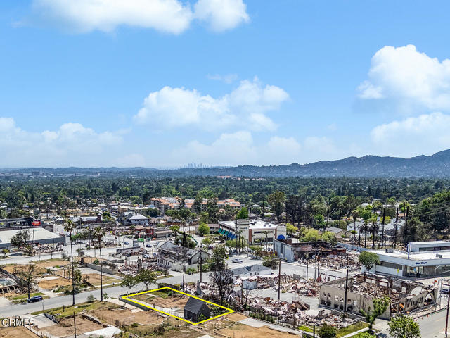 925 Beverly Way, Altadena CA: https://media.crmls.org/mediaz/91f3c193-e845-4633-bc67-5d7b0a18c0a3.jpg