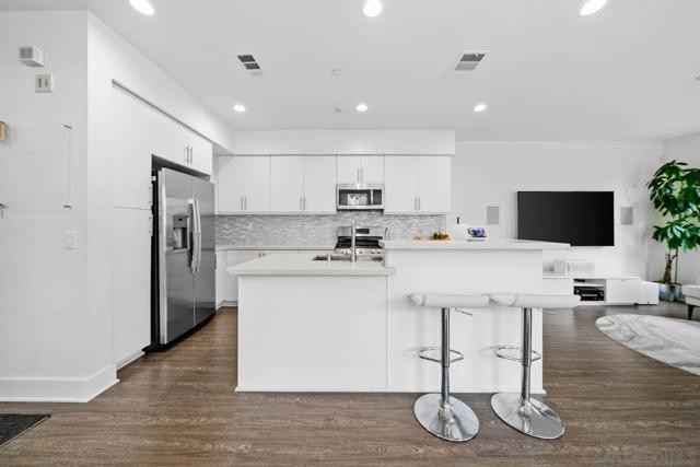 2335 Aperture Circle, San Diego CA: https://media.crmls.org/mediaz/91f3f5dc-0251-46f6-8a17-39bc4c71e57c.jpg