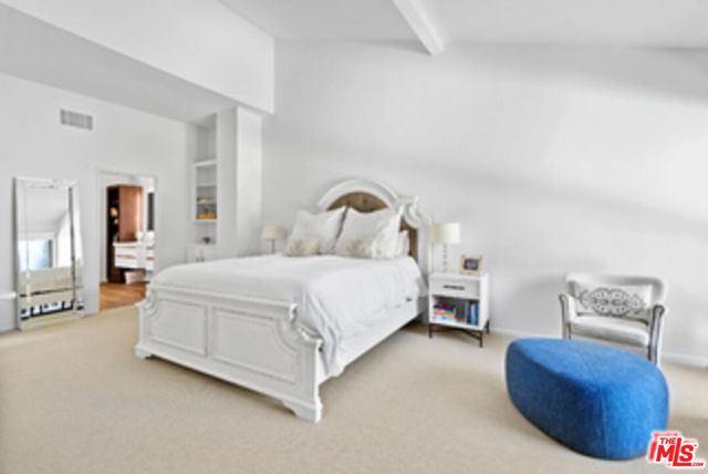 1671 Michael Lane, Pacific Palisades CA: https://media.crmls.org/mediaz/91f45938-6732-4b19-b288-95d0a075605c.jpg