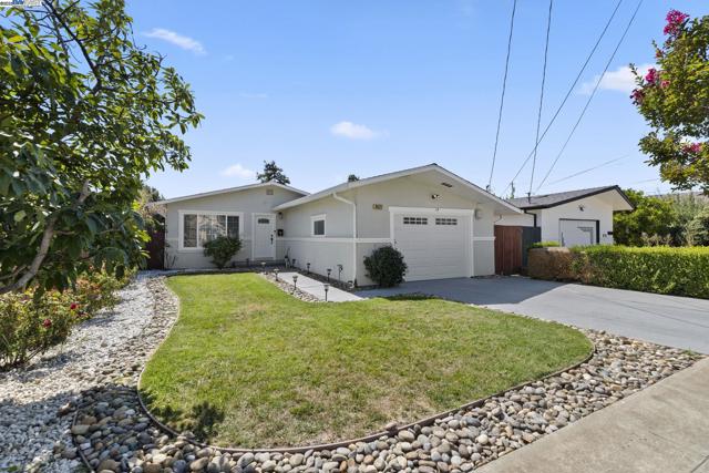 36523 Cherry St, Newark CA: https://media.crmls.org/mediaz/91f5651b-99bb-4d7e-af45-f3fccd161605.jpg