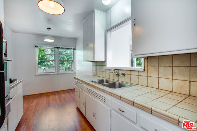 848 MARCO Place, Venice CA: https://media.crmls.org/mediaz/91f5f16f-b527-4391-9ab2-fc59ffe92407.jpg