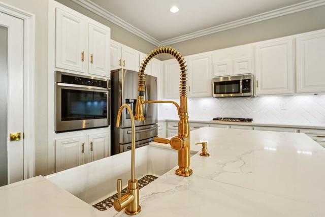 Detail Gallery Image 9 of 35 For 32555 Safflower St, Winchester,  CA 92596 - 5 Beds | 5 Baths