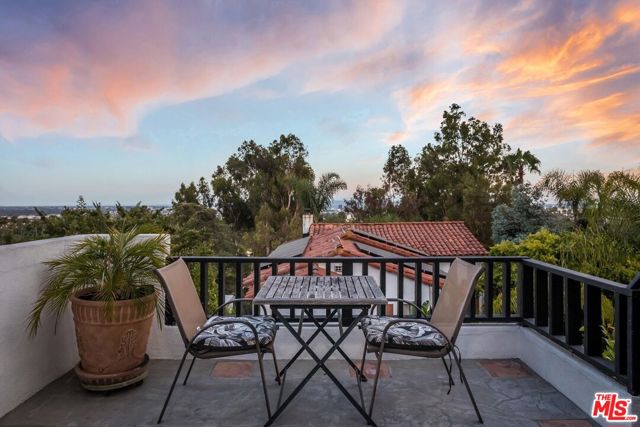 7825 Hillside Avenue, Los Angeles CA: https://media.crmls.org/mediaz/91f6442b-1aec-4e0b-a8a1-0b41bb9c4596.jpg