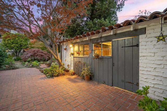 3691 Laguna Avenue, Palo Alto CA: https://media.crmls.org/mediaz/91f6673a-7a99-4a07-bdde-bf8b11bcf0ce.jpg