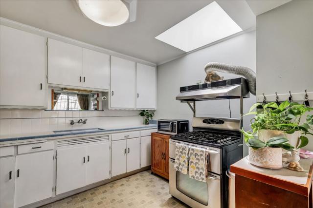 333 Elliot Street, San Francisco CA: https://media.crmls.org/mediaz/91f78985-f2dc-45be-93bd-4bbbf122911e.jpg