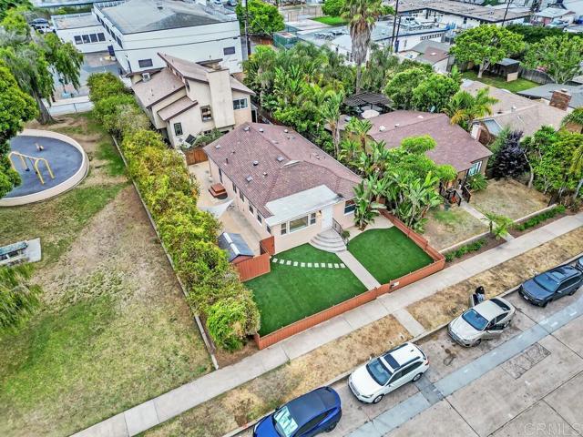 4725 Saratoga Avenue, San Diego CA: https://media.crmls.org/mediaz/91f7ac06-f13b-4e32-9ec1-b8d4ccf8b6bb.jpg