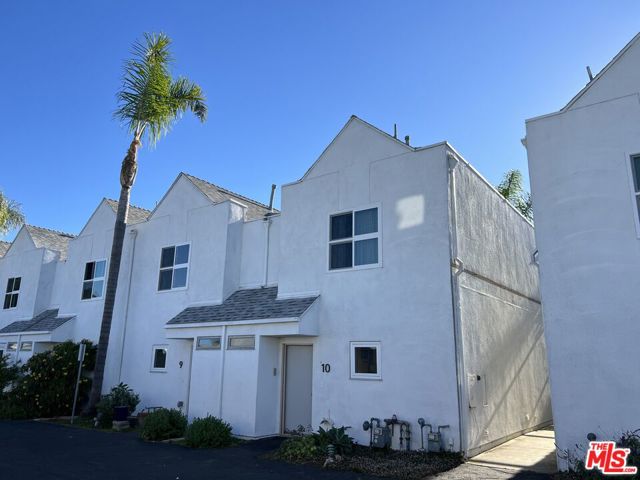 28711 Pacific Coast Highway, Malibu CA: https://media.crmls.org/mediaz/91f7f904-95a5-44aa-896f-965a25e64e77.jpg