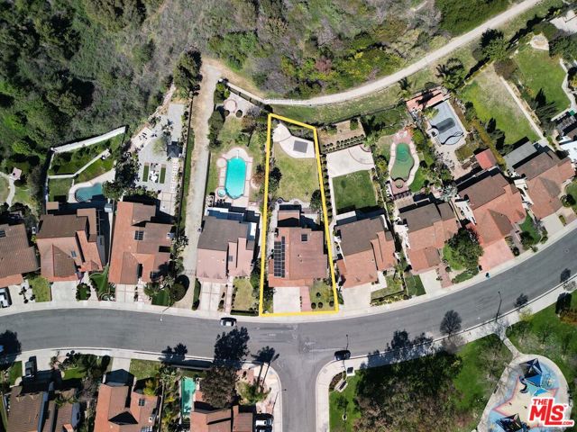 1995 Peaceful Hills Rd, Diamond Bar CA: https://media.crmls.org/mediaz/91f7fef7-b814-4b1c-a873-27fd8930e7e1.jpg