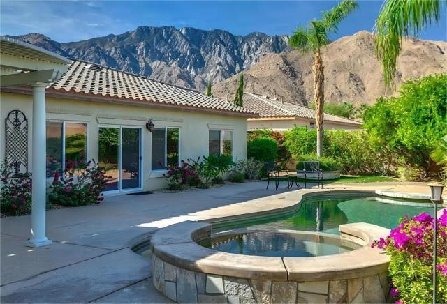 988 Alta, Palm Springs CA: https://media.crmls.org/mediaz/91f8e91d-b888-4531-8539-28e47e71aef8.jpg