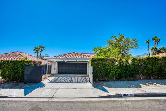 1489 E Francis Drive, Palm Springs CA: https://media.crmls.org/mediaz/91f93433-086c-4ffb-9eb3-6222c9ca5883.jpg