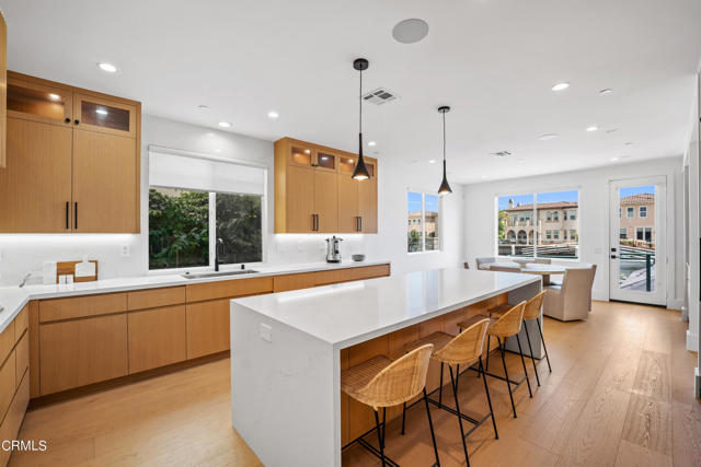 1520 Viewpoint Drive, Oxnard CA: https://media.crmls.org/mediaz/91f938e6-7cec-4e61-a74f-fb6869072bd1.jpg