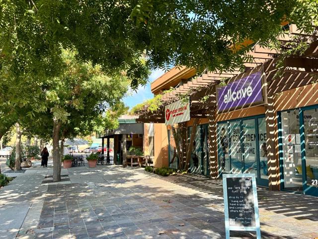 27602762 Byron Street, Palo Alto CA: https://media.crmls.org/mediaz/91f95ba8-05b6-4f69-bb6e-59084e72902e.jpg