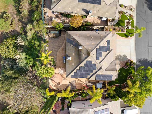 10562 Aspen Gln, Escondido CA: https://media.crmls.org/mediaz/91f96666-21d0-4e00-81a7-d9ea188d167b.jpg