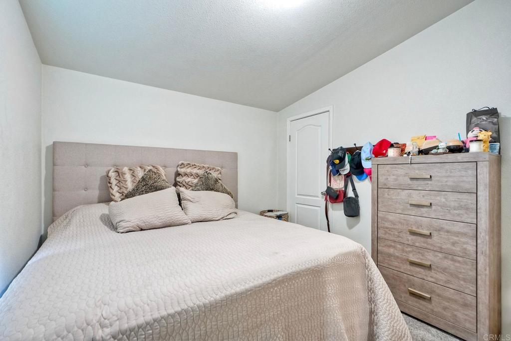 2700 E Valley Pkwy - photo 18