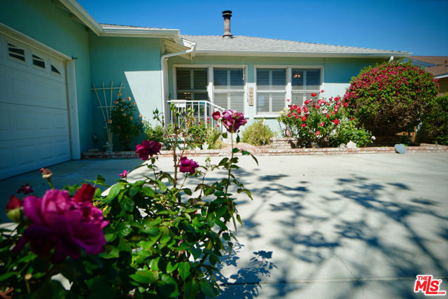 20621 VALERIO Street photo 3