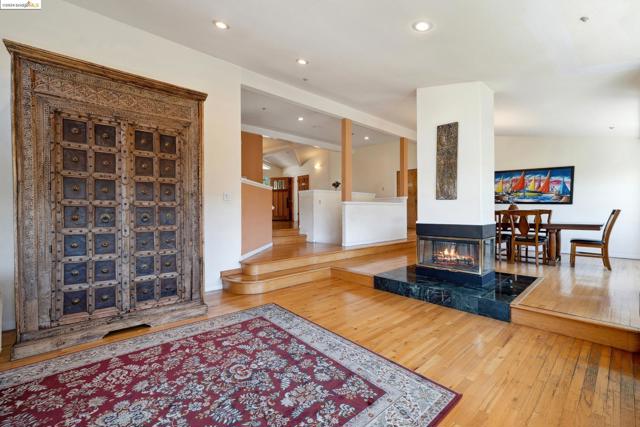 2335 Tunnel Rd, Oakland CA: https://media.crmls.org/mediaz/91fa5674-dfc2-462b-8f80-bb7ba5ee1871.jpg