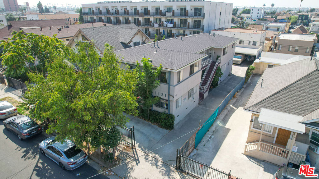 Multifamily at 1121 S Mariposa Avenue