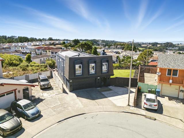 102 Dennis Drive, Daly City CA: https://media.crmls.org/mediaz/91fabb96-388e-4202-bf0f-f298e5eb34d4.jpg