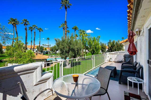 688 Vista Lago N Circle, Palm Desert CA: https://media.crmls.org/mediaz/91faf5e8-39e9-42ad-8bdd-1fa286096d62.jpg