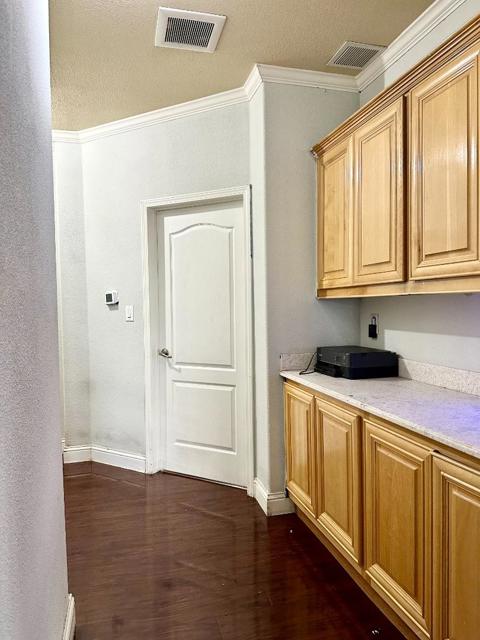 1520 E Capitol Expressway, San Jose CA: https://media.crmls.org/mediaz/91fc0147-6bd9-40f3-9b3f-a96bcc483127.jpg