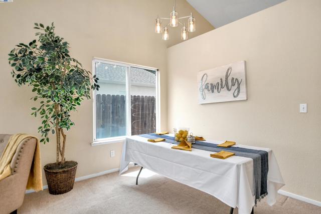 1218 Fetzer Ln, Oakley CA: https://media.crmls.org/mediaz/91fc51ce-7ef3-4eec-ad97-f4a7ec0ed704.jpg