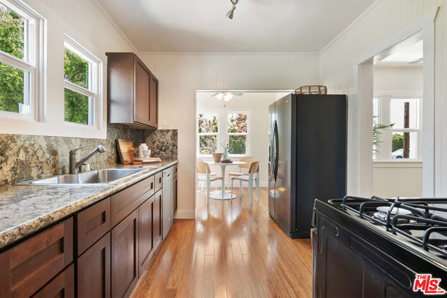 913 N Clybourn Avenue, Burbank CA: https://media.crmls.org/mediaz/91fc5cf8-99e6-4d06-a1b3-943e2976faeb.jpg