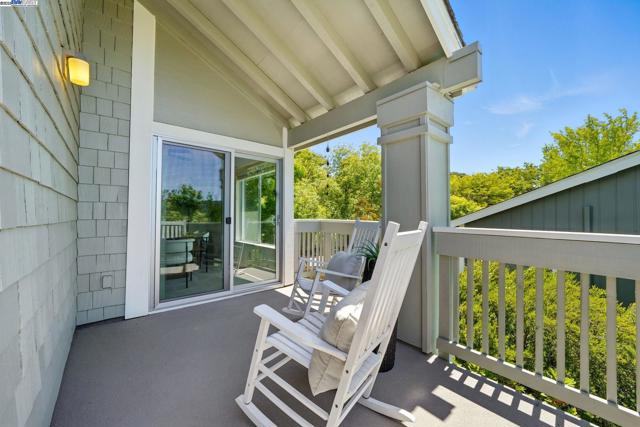 880 Terra California Dr, Walnut Creek CA: https://media.crmls.org/mediaz/91fccbae-f4ca-4321-a74d-c2feb9b5814c.jpg