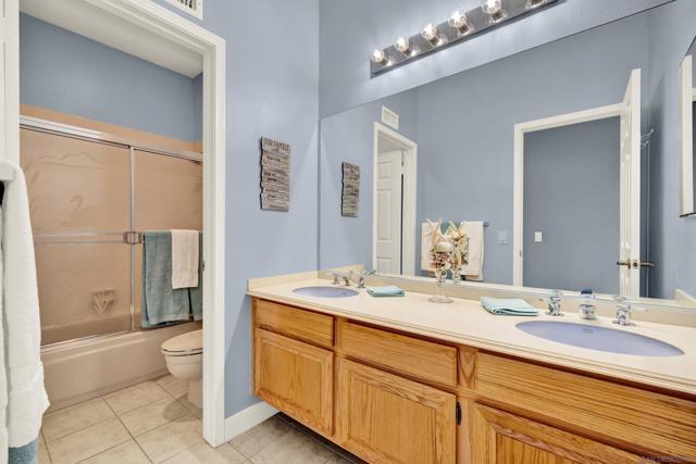 14265 Sandhill Rd, Poway CA: https://media.crmls.org/mediaz/91fcd2bf-23a2-4a9f-9aef-3a57f9fda86d.jpg