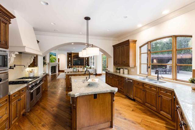 8 Reyna Place, Menlo Park CA: https://media.crmls.org/mediaz/91fcf162-1b81-4826-bd72-3228d7803980.jpg