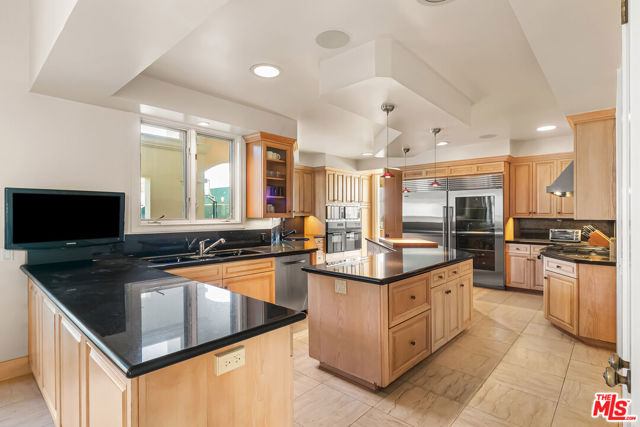 0 Broad Beach Road, Malibu CA: https://media.crmls.org/mediaz/91fd1f8e-ef0a-4409-a59f-3e3ce994290b.jpg