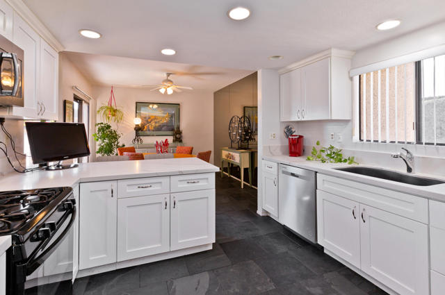 1291 Tiffany N Circle, Palm Springs CA: https://media.crmls.org/mediaz/91fd38db-c9fb-4d65-98bf-d5f76d6a4b86.jpg