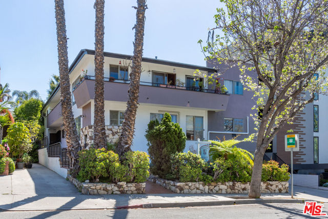 1268 N SWEETZER Avenue, West Hollywood CA: https://media.crmls.org/mediaz/91fdc5e4-d1f3-4e93-86db-560a1b8cdf62.jpg