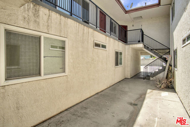 5621 Klump Avenue, North Hollywood CA: https://media.crmls.org/mediaz/91fe3c4a-08ed-47df-93f3-c331acb3a381.jpg
