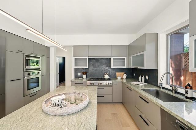 502 Palm Avenue, Los Altos CA: https://media.crmls.org/mediaz/91fe5f90-169e-4083-b363-dc493641e096.jpg