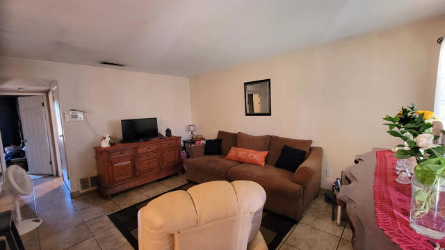 82804 Crawford Drive, Indio CA: https://media.crmls.org/mediaz/91fe7df2-4581-43ab-b03e-20bef6c4f644.jpg