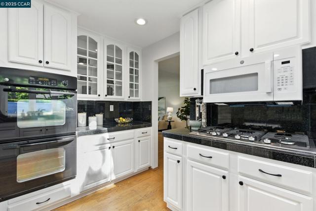 575 Old Orchard Dr, Danville CA: https://media.crmls.org/mediaz/91fedd50-366e-4a31-94d2-beb6f5cb3097.jpg