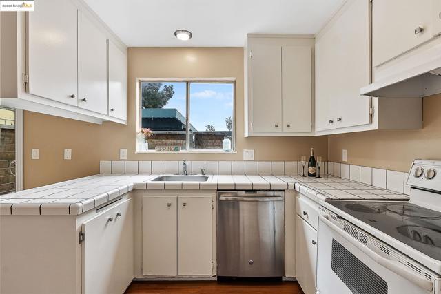 3300 Northwood Dr, Concord CA: https://media.crmls.org/mediaz/91ff0bcf-42aa-4b0a-b433-88b31529d7cd.jpg