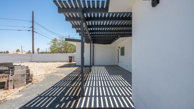567 W Sunview Avenue, Palm Springs CA: https://media.crmls.org/mediaz/91ff3b4b-f56e-41b2-a0a0-a8bd05a5e861.jpg