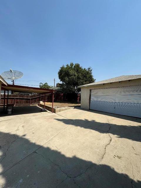 1323 El Serento Drive, Bakersfield CA: https://media.crmls.org/mediaz/91ff3e82-7478-4b80-b0d7-9c9c58c06bcb.jpg