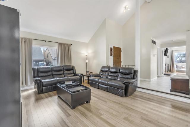 2380 Cabrillo Dr, Hayward CA: https://media.crmls.org/mediaz/91fff91d-c1c9-455e-9e8f-5ae7989d27cb.jpg