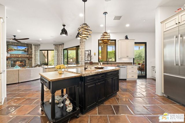 248 E Palo Verde Avenue, Palm Springs CA: https://media.crmls.org/mediaz/9200542f-03d3-42ab-91b2-3a7d57b2e2b5.jpg