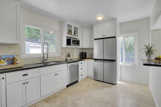192 Oak Court, Menlo Park CA: https://media.crmls.org/mediaz/9200a75b-22c0-445e-a01f-88688b0da9ab.jpg