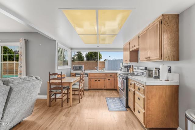 1215 Lawrence Way, Oxnard CA: https://media.crmls.org/mediaz/9200d79f-f818-4c86-8a6e-a21b62cf18f6.jpg