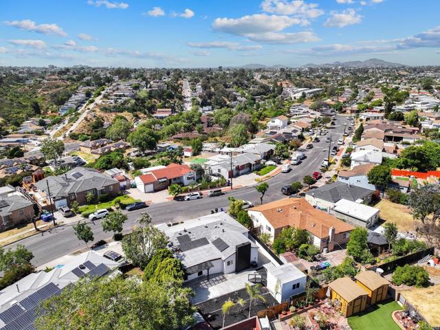 2333 Ridge View Drive, San Diego CA: https://media.crmls.org/mediaz/92014254-e4e3-4f8f-bf96-34bc53b7387b.jpg