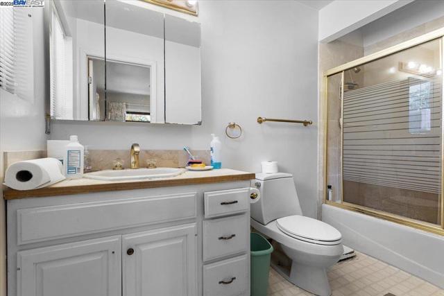 543 Grizzly Peak Blvd, Berkeley CA: https://media.crmls.org/mediaz/9201d0da-7746-4ad4-86e2-60c177cfae4a.jpg