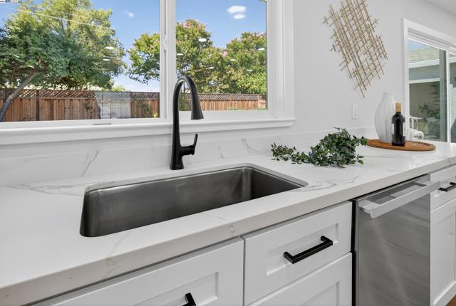 4217 Waycross Ct, Pleasanton CA: https://media.crmls.org/mediaz/92023148-d05b-4e45-b05a-d60fc08c93ce.jpg