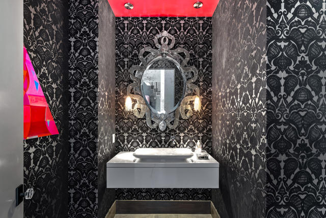 427 N Avenida Caballeros, Palm Springs CA: https://media.crmls.org/mediaz/92027639-2710-4391-9792-c4d86e45e714.jpg